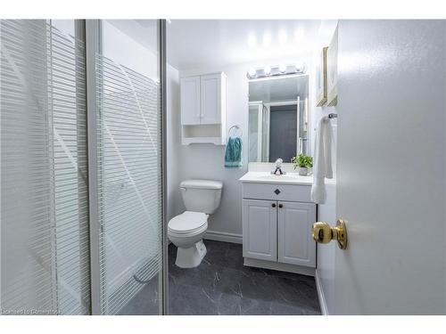 90 Adam Street, Cambridge, ON - Indoor Photo Showing Bathroom