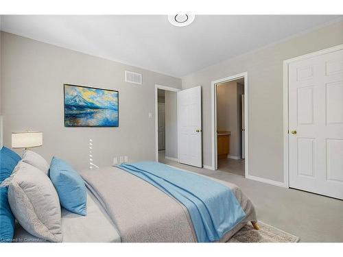 46 Oakdale Court, Kitchener, ON - Indoor Photo Showing Bedroom