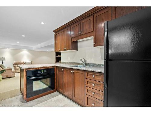 46 Oakdale Court, Kitchener, ON - Indoor Photo Showing Kitchen