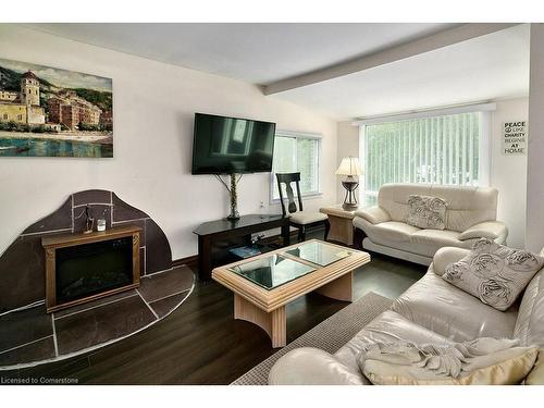 42 5Th Lane, Wasaga Beach, ON - Indoor Photo Showing Living Room