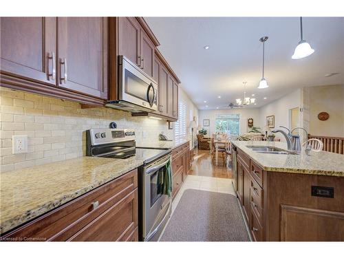 9-250 Hostetler Road, New Hamburg, ON - Indoor Photo Showing Kitchen With Double Sink With Upgraded Kitchen