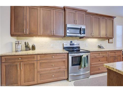 9-250 Hostetler Road, New Hamburg, ON - Indoor Photo Showing Kitchen