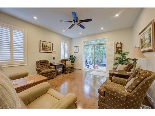 9-250 Hostetler Road, New Hamburg, ON - Indoor Photo Showing Living Room