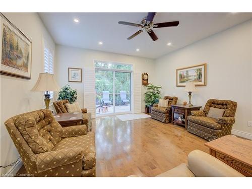 9-250 Hostetler Road, New Hamburg, ON - Indoor Photo Showing Living Room