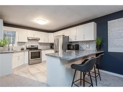 26 Azores Crescent, Cambridge, ON - Indoor Photo Showing Kitchen With Upgraded Kitchen