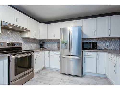 26 Azores Crescent, Cambridge, ON - Indoor Photo Showing Kitchen