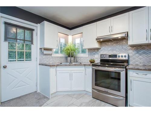 26 Azores Crescent, Cambridge, ON - Indoor Photo Showing Kitchen