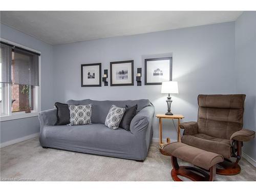 26 Azores Crescent, Cambridge, ON - Indoor Photo Showing Living Room