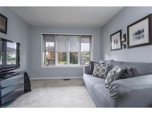 26 Azores Crescent, Cambridge, ON - Indoor Photo Showing Living Room