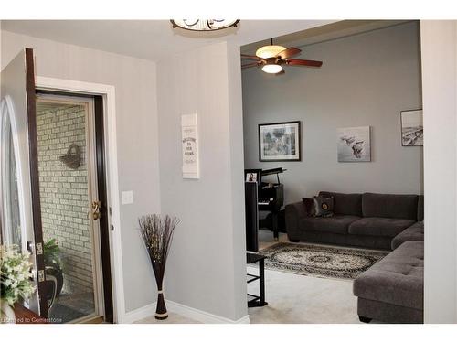 811 Rivait Drive, Lighthouse Cove, ON - Indoor Photo Showing Living Room