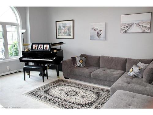 811 Rivait Drive, Lighthouse Cove, ON - Indoor Photo Showing Living Room