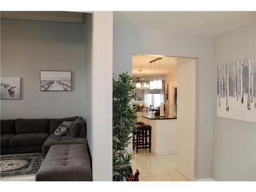 811 Rivait Drive, Lighthouse Cove, ON - Indoor Photo Showing Living Room