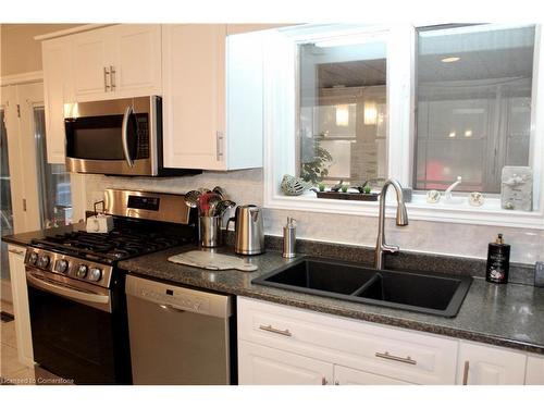 811 Rivait Drive, Lighthouse Cove, ON - Indoor Photo Showing Kitchen With Double Sink