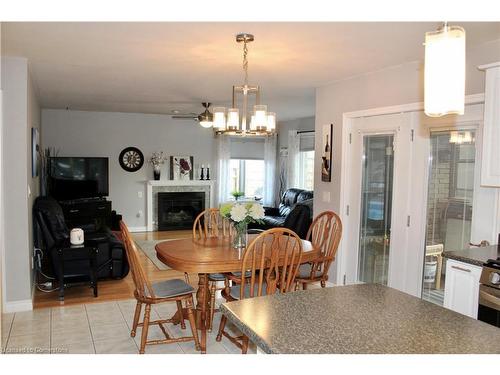 811 Rivait Drive, Lighthouse Cove, ON - Indoor Photo Showing Dining Room