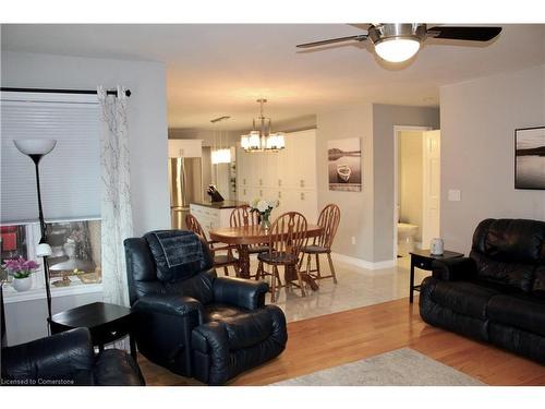 811 Rivait Drive, Lighthouse Cove, ON - Indoor Photo Showing Living Room