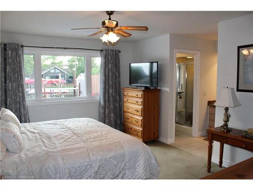 811 Rivait Drive, Lighthouse Cove, ON - Indoor Photo Showing Bedroom