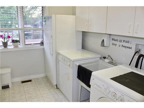 811 Rivait Drive, Lighthouse Cove, ON - Indoor Photo Showing Laundry Room