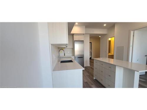 910-5 Wellington Street S, Kitchener, ON - Indoor Photo Showing Kitchen