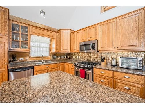 171 Gosford Street, Southampton, ON - Indoor Photo Showing Kitchen With Double Sink