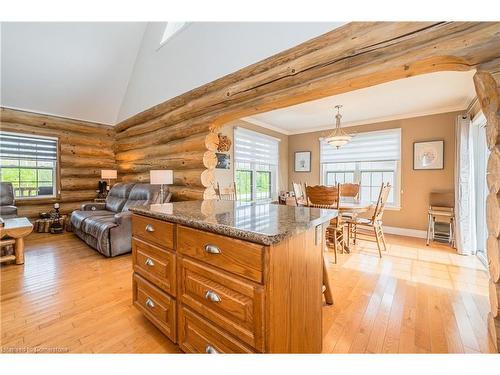 171 Gosford Street, Southampton, ON - Indoor Photo Showing Living Room