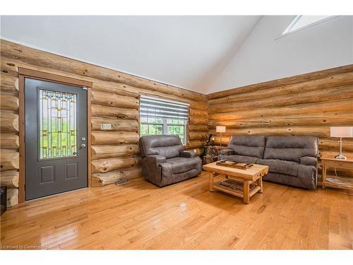 171 Gosford Street, Southampton, ON - Indoor Photo Showing Living Room