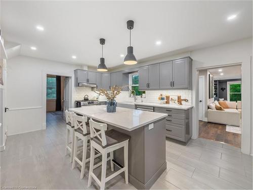 1349 Queen Street, New Dundee, ON - Indoor Photo Showing Kitchen With Upgraded Kitchen