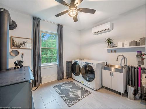 1349 Queen Street, New Dundee, ON - Indoor Photo Showing Laundry Room