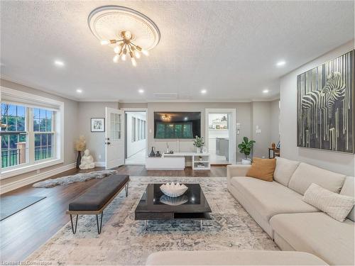 1349 Queen Street, New Dundee, ON - Indoor Photo Showing Living Room