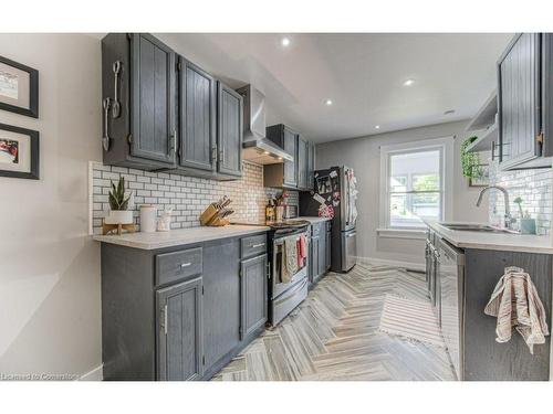 375 Victoria Street S, Kitchener, ON - Indoor Photo Showing Kitchen With Upgraded Kitchen