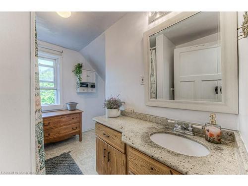 375 Victoria Street S, Kitchener, ON - Indoor Photo Showing Bathroom