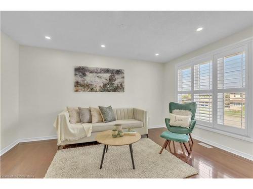 28 Copperfield Drive, Cambridge, ON - Indoor Photo Showing Living Room