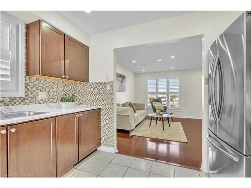 28 Copperfield Drive, Cambridge, ON - Indoor Photo Showing Kitchen