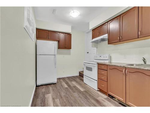 28 Copperfield Drive, Cambridge, ON - Indoor Photo Showing Kitchen