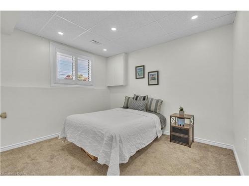 28 Copperfield Drive, Cambridge, ON - Indoor Photo Showing Bedroom