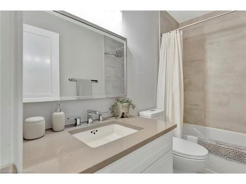 185 Rochefort Street, Kitchener, ON - Indoor Photo Showing Bathroom