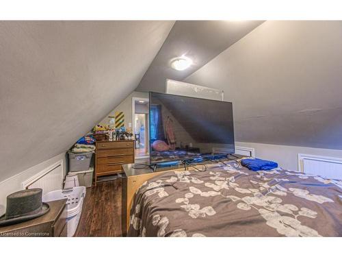 301 Grand River Avenue, Brantford, ON - Indoor Photo Showing Bedroom