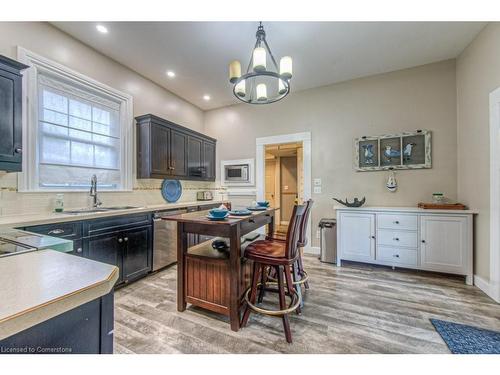 301 Grand River Avenue, Brantford, ON - Indoor Photo Showing Kitchen