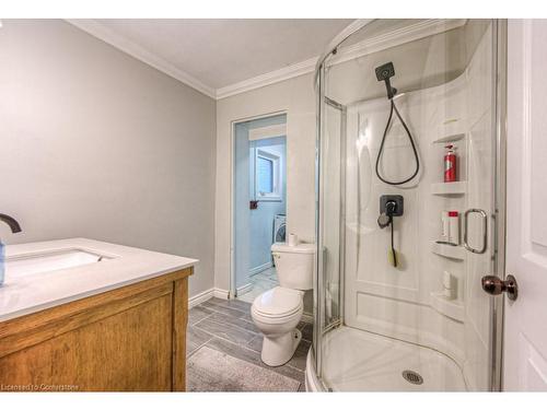 301 Grand River Avenue, Brantford, ON - Indoor Photo Showing Bathroom