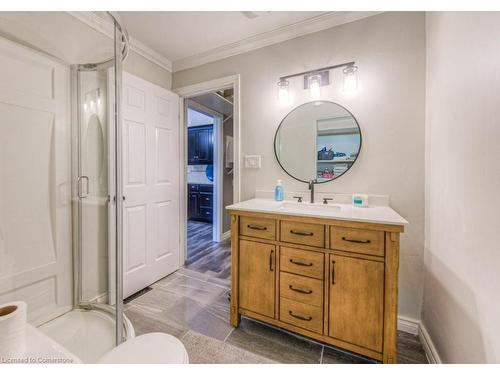 301 Grand River Avenue, Brantford, ON - Indoor Photo Showing Bathroom