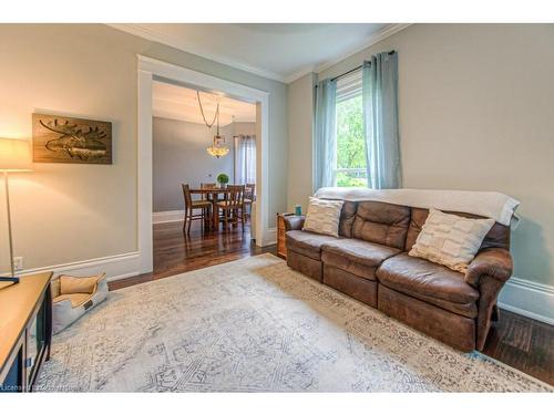 301 Grand River Avenue, Brantford, ON - Indoor Photo Showing Living Room