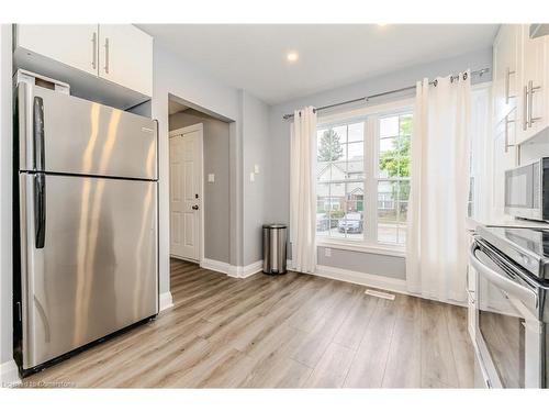 34-26 Poplar Drive, Cambridge, ON - Indoor Photo Showing Kitchen With Stainless Steel Kitchen