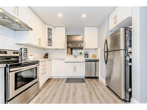 34-26 Poplar Drive, Cambridge, ON - Indoor Photo Showing Kitchen With Stainless Steel Kitchen