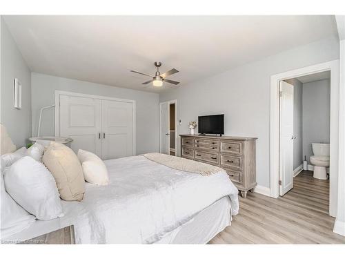 34-26 Poplar Drive, Cambridge, ON - Indoor Photo Showing Bedroom