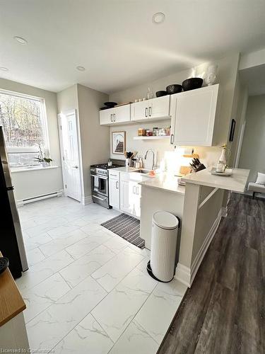 18 Queen Street W, Cambridge, ON - Indoor Photo Showing Kitchen