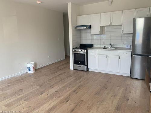 18 Queen Street W, Cambridge, ON - Indoor Photo Showing Kitchen