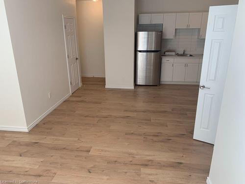 18 Queen Street W, Cambridge, ON - Indoor Photo Showing Kitchen