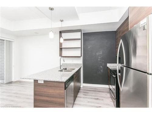 1506-318 Spruce Street, Waterloo, ON - Indoor Photo Showing Kitchen With Double Sink With Upgraded Kitchen