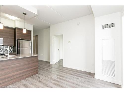 1506-318 Spruce Street, Waterloo, ON - Indoor Photo Showing Kitchen