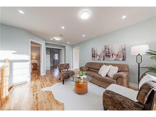 4264 Vivaldi Road E, Burlington, ON - Indoor Photo Showing Living Room