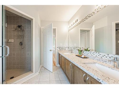 4264 Vivaldi Road E, Burlington, ON - Indoor Photo Showing Bathroom